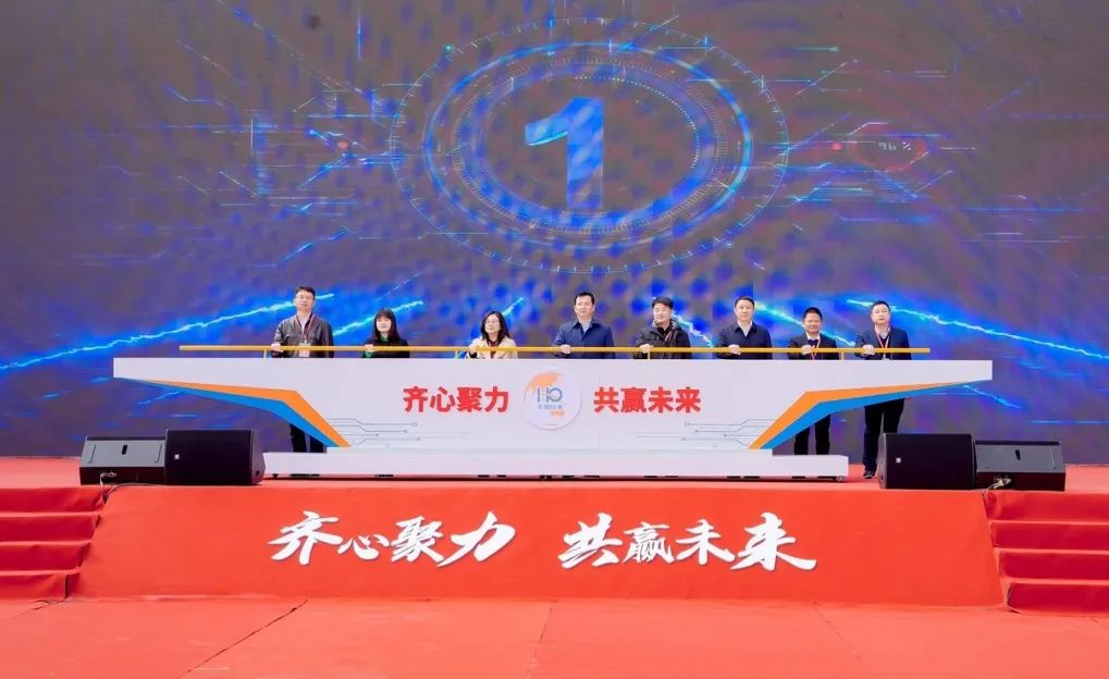 尊龙凯时-人生就是搏技术南昌第二制造中心开园暨2022全球核心供应商大会顺利召开
